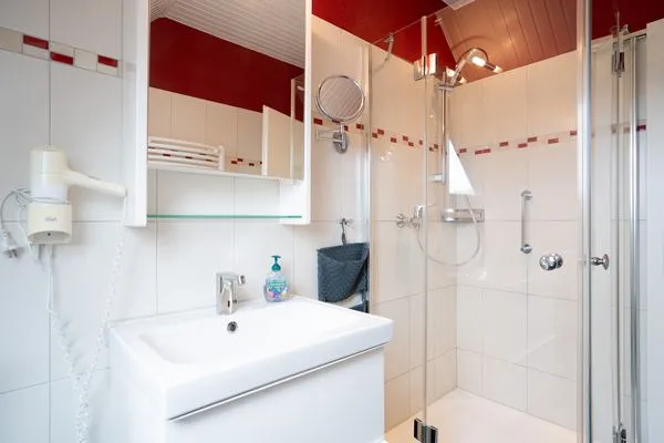 Badezimmer  (HER16c) Ankes Gästehaus 1 F***