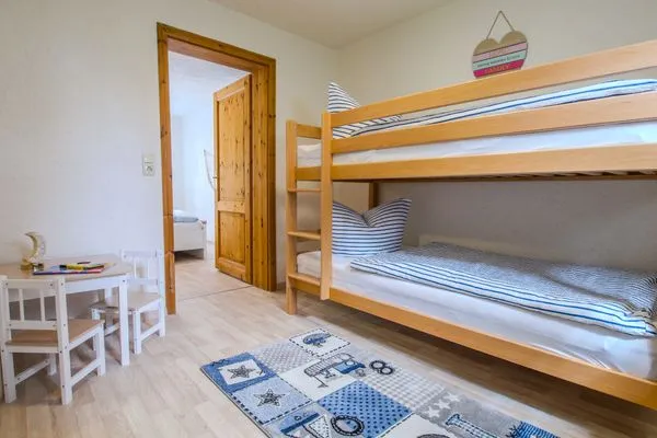 Kinderzimmer mit Etagenbett  Ferienwohnung im Landmannsheim