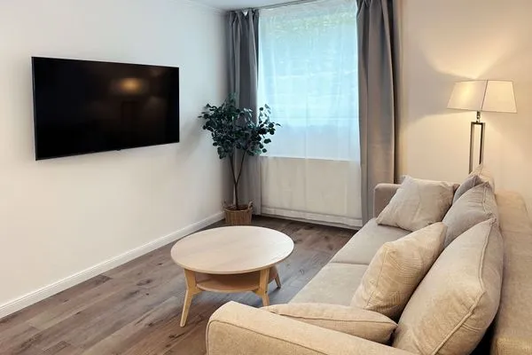 Multimedia TV und Sofalandschaft  Stilvolle Ferienwohnung im Untergeschoss für Ostsee-Kurztrip