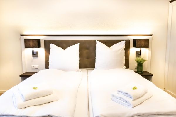  Ferienhotel am Meer Kühlungsborn Haus 1 App. 2 (rolli-gerecht) Kühlungsborn-Ost - Schlafzimmer
