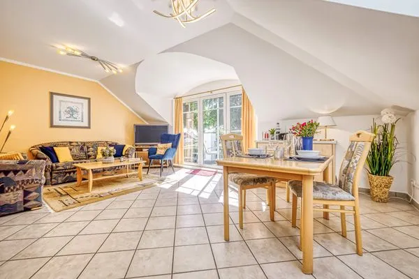 Sofa und Essbereich Parkresidenz am Hafen Wohnung HF 34