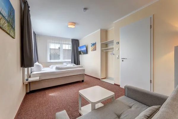 Schlafzimmer  Ferienhaus Sanddornweg ca.400m vom Meer mit 6 Schlafzimmern, Sauna und Kamin