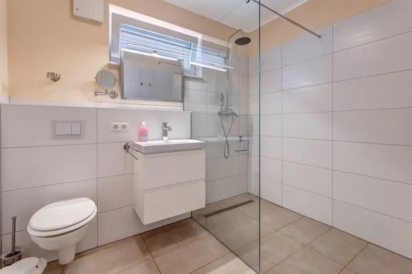 Badezimmer  Ferienhaus Sanddornweg ca.400m vom Meer mit 6 Schlafzimmern, Sauna und Kamin