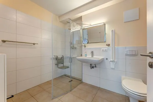 Badezimmer  Ferienhaus Sanddornweg ca.400m vom Meer mit 6 Schlafzimmern, Sauna und Kamin