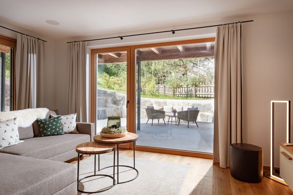  Appartement Sonnen-Chalet mit großzügiger Terrasse Kirchberg in Tirol - Wohnzimmer