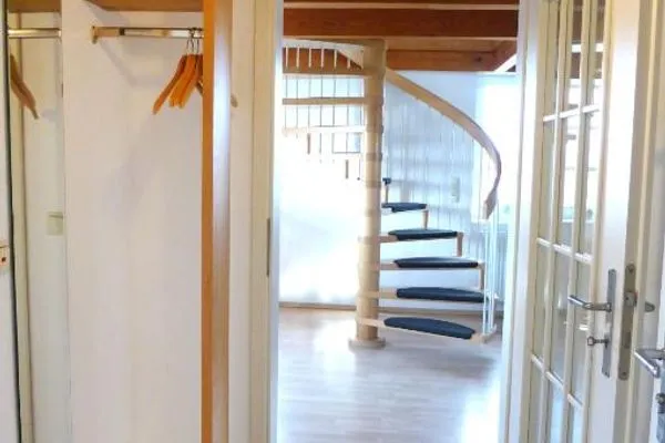 Flur und Treppe in der Ferienwohnung Auer Lun in Nebel auf Amrum Haus Nordlicht Ferienwohnung *Auer Lun*