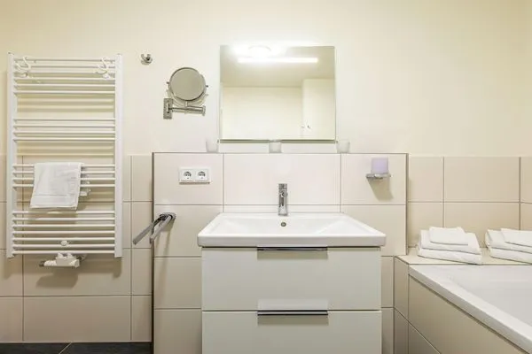 Ferienwohnung Hafenflair Hafenresidenz Waren (Müritz) - helles Badezimmer  Hafenflair
