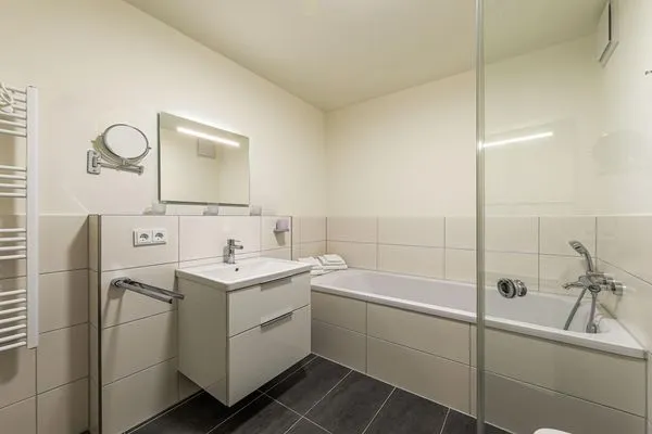 Ferienwohnung Hafenflair Hafenresidenz Waren (Müritz) - Badezimmer mit Badewanne  Hafenflair