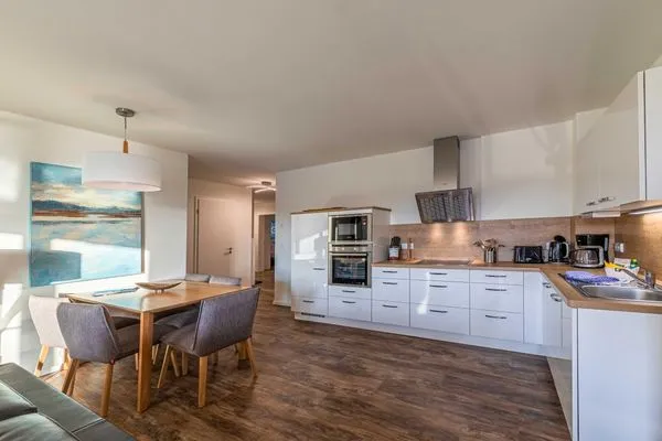 Ferienwohnung Hafenflair Hafenresidenz Waren (Müritz) - Küche mit Essbereich  Hafenflair