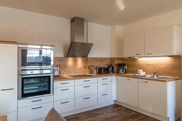 Ferienwohnung Hafenflair Hafenresidenz Waren (Müritz) - offene Küchenzeile  Hafenflair