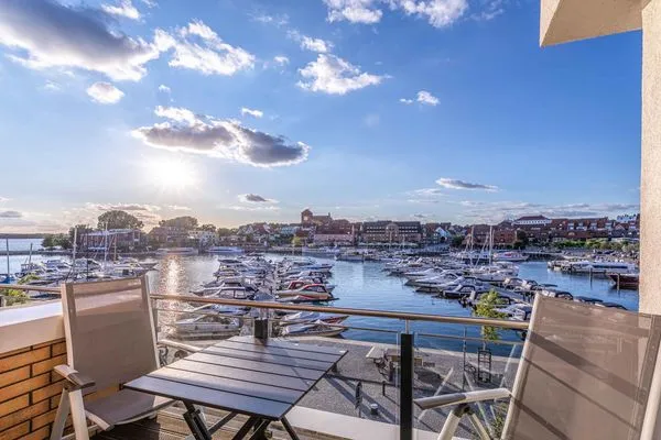 Ferienwohnung Hafenperle Hafenresidenz Waren (Müritz) - Balkon mit Hafenblick  Hafenperle