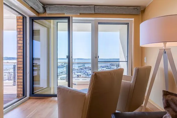 Ferienwohnung Müritzsonne Hafenresidenz Waren (Müritz) - Wohnzimmer mit Wasserblick  Müritzsonne