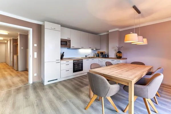 Ferienwohnung Entschleunigung Hafenresidenz - Küche mit Essbereich  Entschleunigung