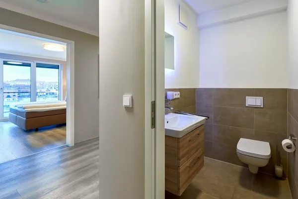 Ferienwohnung Entschleunigung Hafenresidenz Waren (Müritz) - Blick in das Bad  Entschleunigung