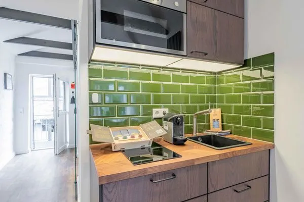 Küche / Küchenzeile  LÜTTES LOFT Ap. 09