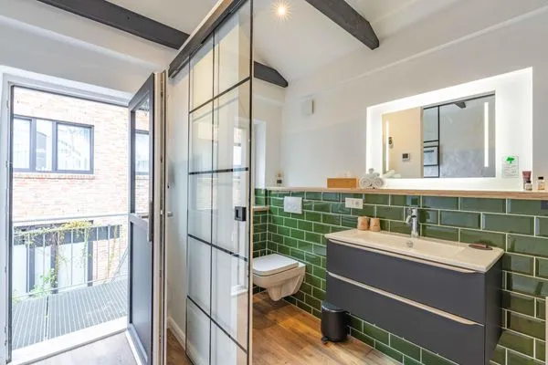 Küche / Küchenzeile  LÜTTES LOFT Ap. 09