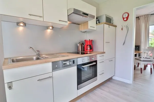 Küche / Küchenzeile  Langeooger Viermaster - Rotes Segel