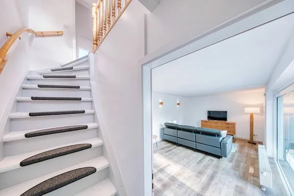 Ferienwohnung Lakeside House Waren (Müritz) -  Treppe zum Obergeschoss  Lakeside House