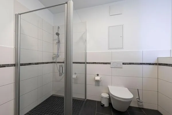 Apartment Yoga-Oase Krakow am See – Großzügige Dusche  Yoga-Oase