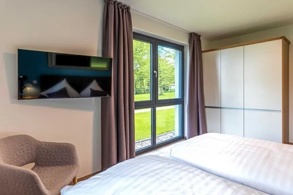 Apartment Yoga-Oase Krakow am See – Schlafzimmer mit moderner Ausstattung und ein Hauch von Eleganz  Yoga-Oase