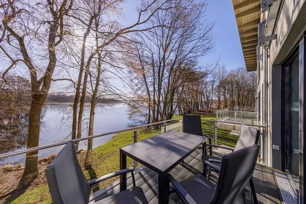 Terrasse  Insel der Asanas