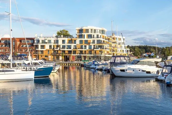 Ferienwohnung Auszeit Hafenresidenz Waren (Müritz) - Blick auf die Hafenresidenz  Auszeit