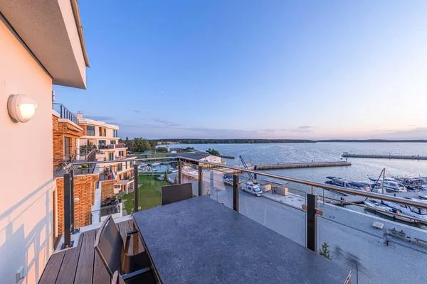 Ferienwohnung Auszeit Hafenresidenz Waren (Müritz) - Balkon mit Blick auf die Müritz  Auszeit