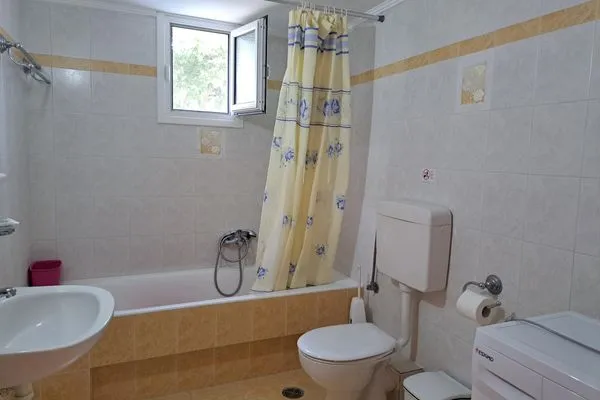 Badezimmer  Orfanos 3