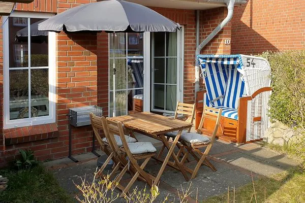 Terrasse der Ferienwohnung Windstille in Wittdün auf Amrum im Frühling  Ferienwohnung *Windstille*