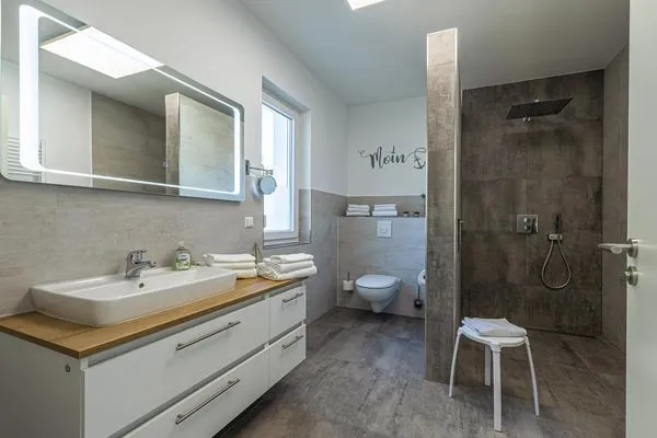 Seezauber Sietow Einfamilienhaus Badezimmer mit Dusche Ergeschoss  SeeZauber