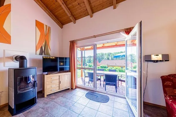 Ferienhaus Himmelblau in Jabel offener Wohnbereich mit Kamin  Himmelblau