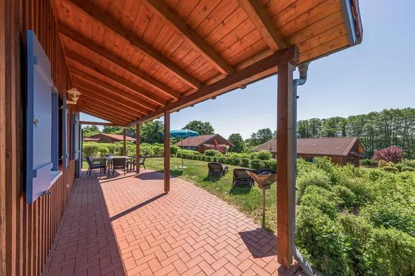 Ferienhaus Himmelblau in Jabel überdachte Terasse  Himmelblau