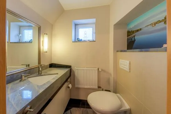 Ferienhaus InselGlück in Malchow Blick in eines der Badezimmer  InselGlück