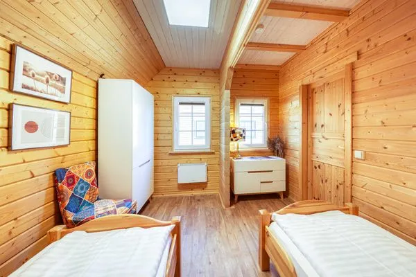 Ferienhaus Leif Schlafzimmer mit zwei Einzelbetten  Leif