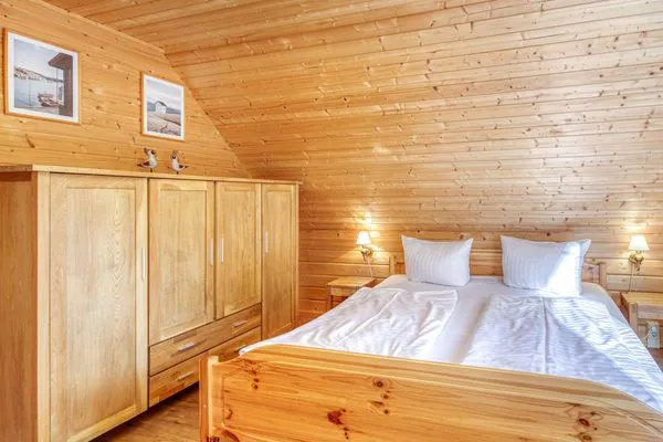 Ferienhaus Leif Schlafzimmer mit Doppelbett  Leif