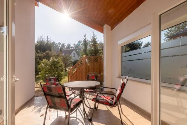 Ferienhaus MöwenKieker Terasse im Sonnenschein  MöwenKieker