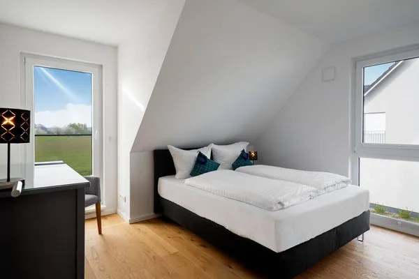 Ferienhaus Duncan House Blick in eines der Schlafzimmer mit Doppelbett  Duncan House