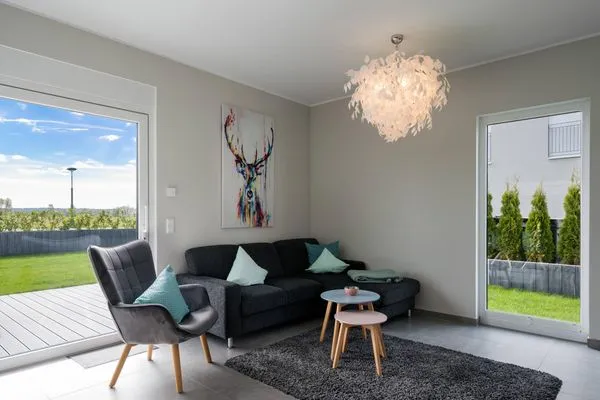 Ferienhaus Duncan House Blick auf die Couch im Wonzimmer  Duncan House
