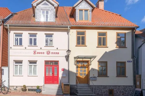 Altstadt-Oase Waren (Müritz) - der Alte Markt, mittendrin und doch am See  Altstadt-Oase