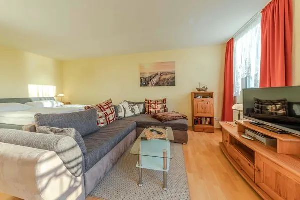 Ferienwohnung Seeadler - Waren (Müritz) - Wohnraum mit Blick zum See  Seeadler