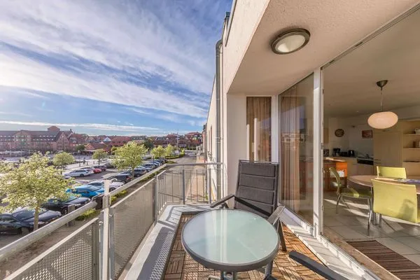 Ferienwohnung Hafenglück Waren (Müritz) - Balkon mit Blick auf den Hafen und die Altstadt  Hafenglück