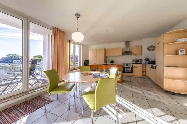 Ferienwohnung Hafenglück Waren (Müritz) - Essbereich und Küchenzeile  Hafenglück