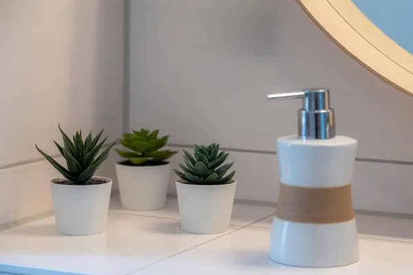 Dekoratives Detail  Kranichrast