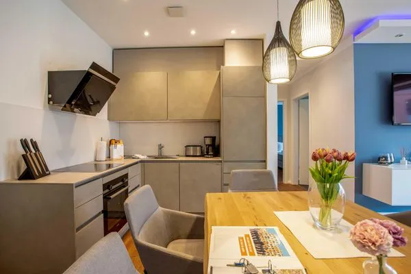 Ferienwohnung Inselsuite Malchow Blick in die Küche  Inselsuite