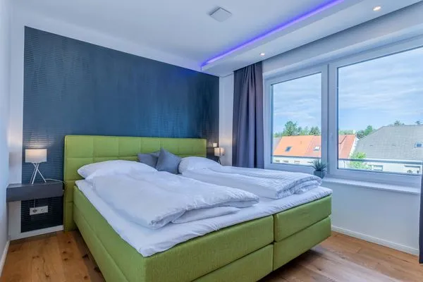 Ferienwohnung Inselsuite Malchow Schlafzimmer mit gemütlichem Doppelbett  Inselsuite