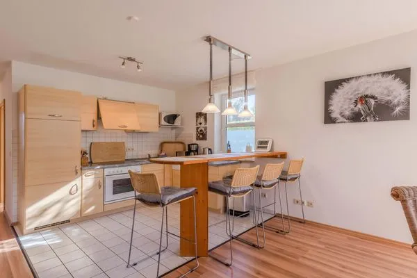 Ferienwohnung Perle am Seeufer Waren (Müritz)  - Küchenzeile mit Essbereich  Perle am Seeufer