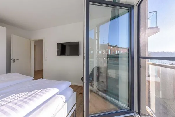 Ferienwohnung Wasserlilie Malchow Schlafzimmer mit Zugang zum Balkon  Wasserlilie