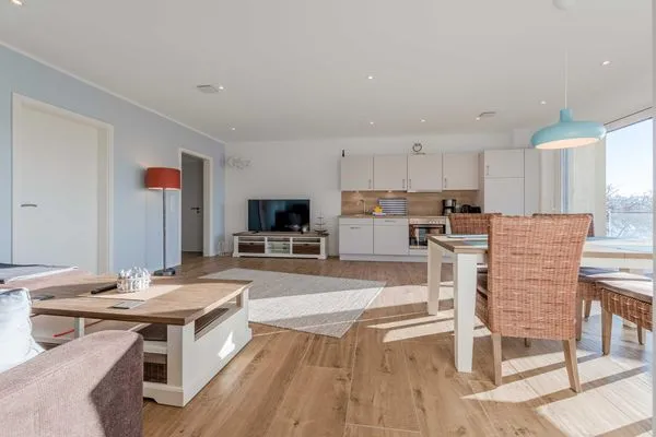 Ferienwohnung Wasserlilie Malchow Blick auf die Küche und den offenen Wohnbereich  Wasserlilie