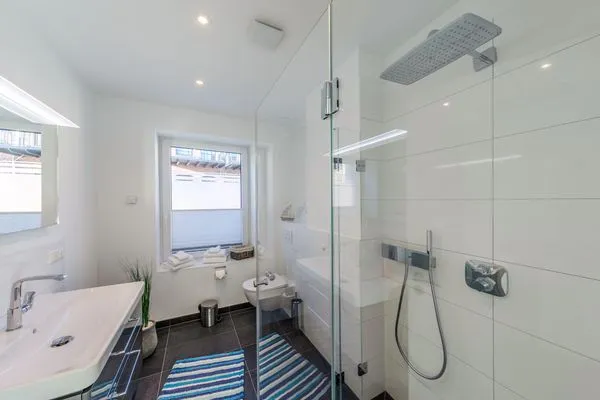 Ferienwohnung Pusteblume in Malchow BAdezimmer mit Glasdusche  Pusteblume