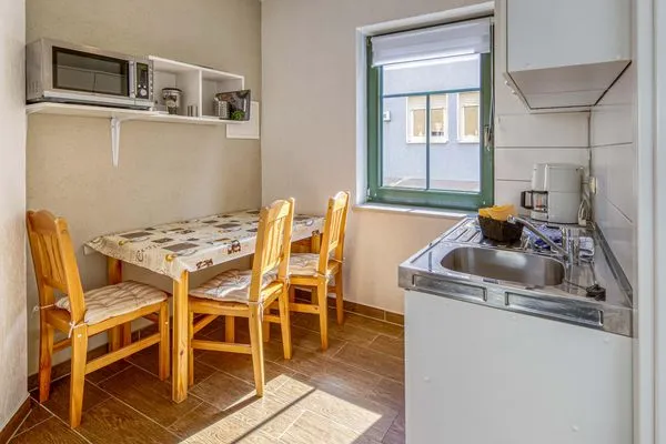 Küche / Küchenzeile  Backbord